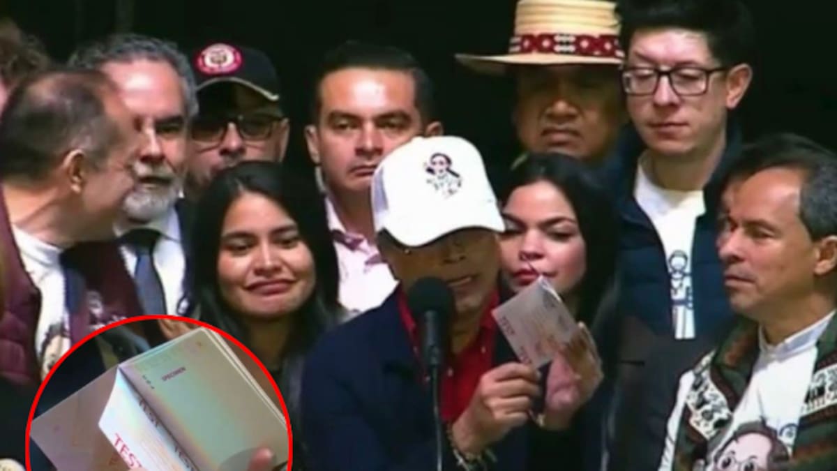 Presidente Petro presentó el nuevo pasaporte y pidió la base de datos a Thomas Greg & Sons