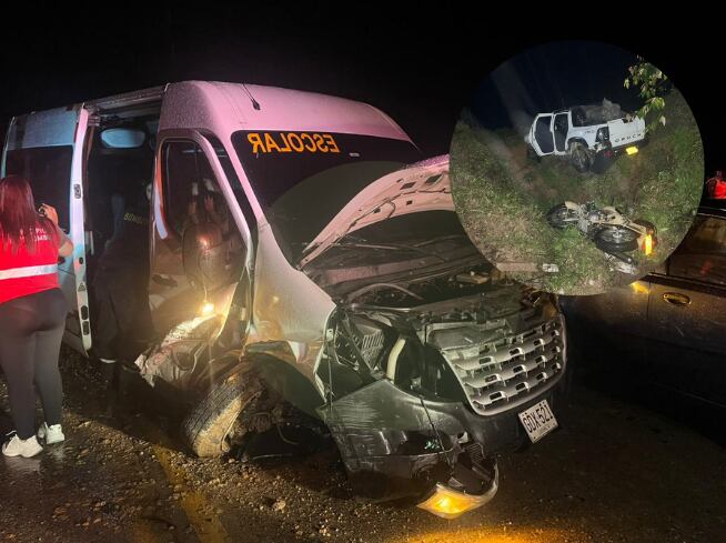 Van de la agrpación zona prieta en la vía Yolombó fotos bomberos