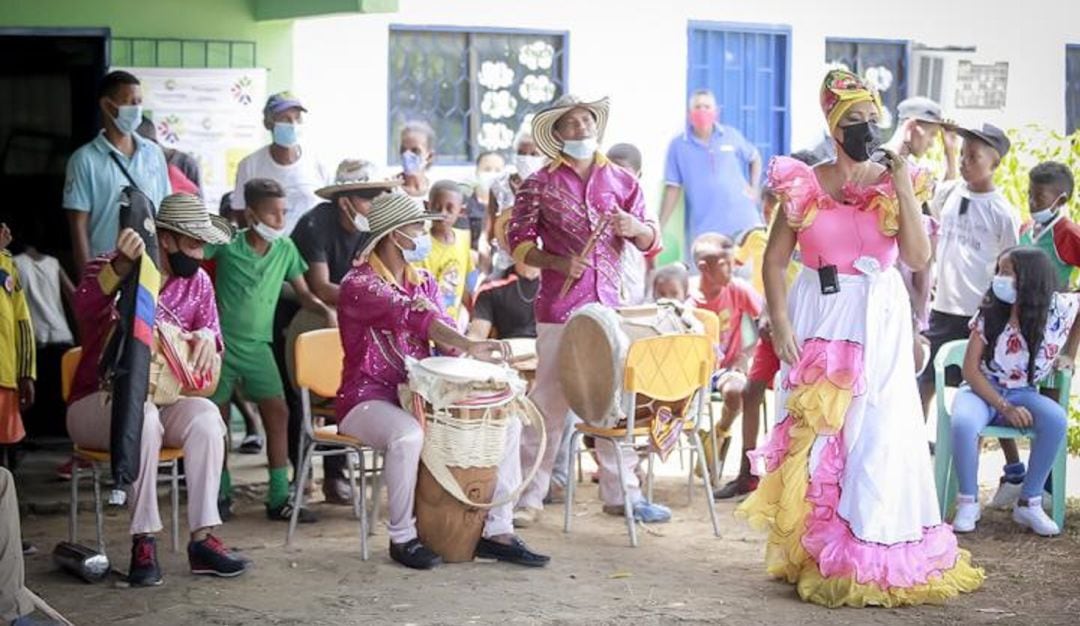 Se desarrollaron actividades lúdicas, presentaciones musicales, talleres de pintura, lectura y presentación de artesanías