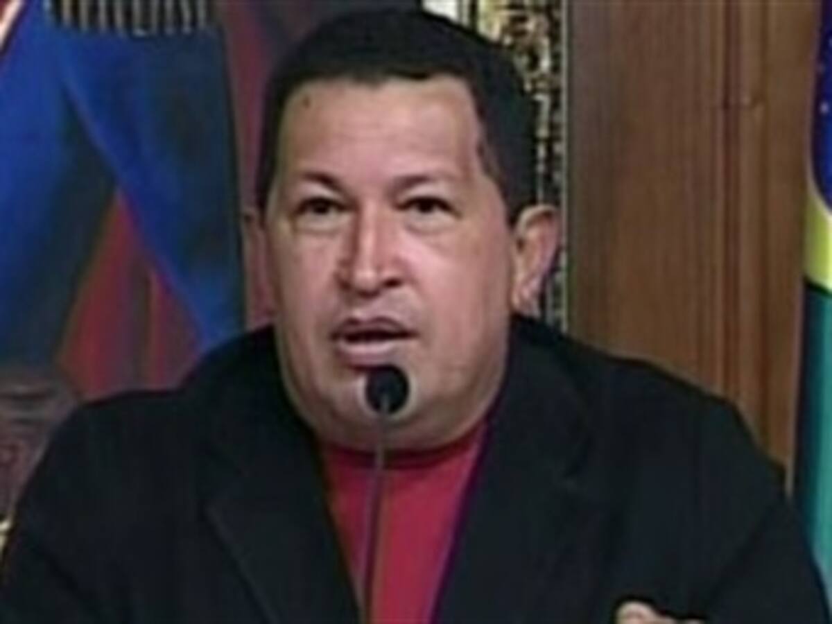 Chávez cambia de discurso y aclara que no está haciendo un llamado a la guerra contra Colombia