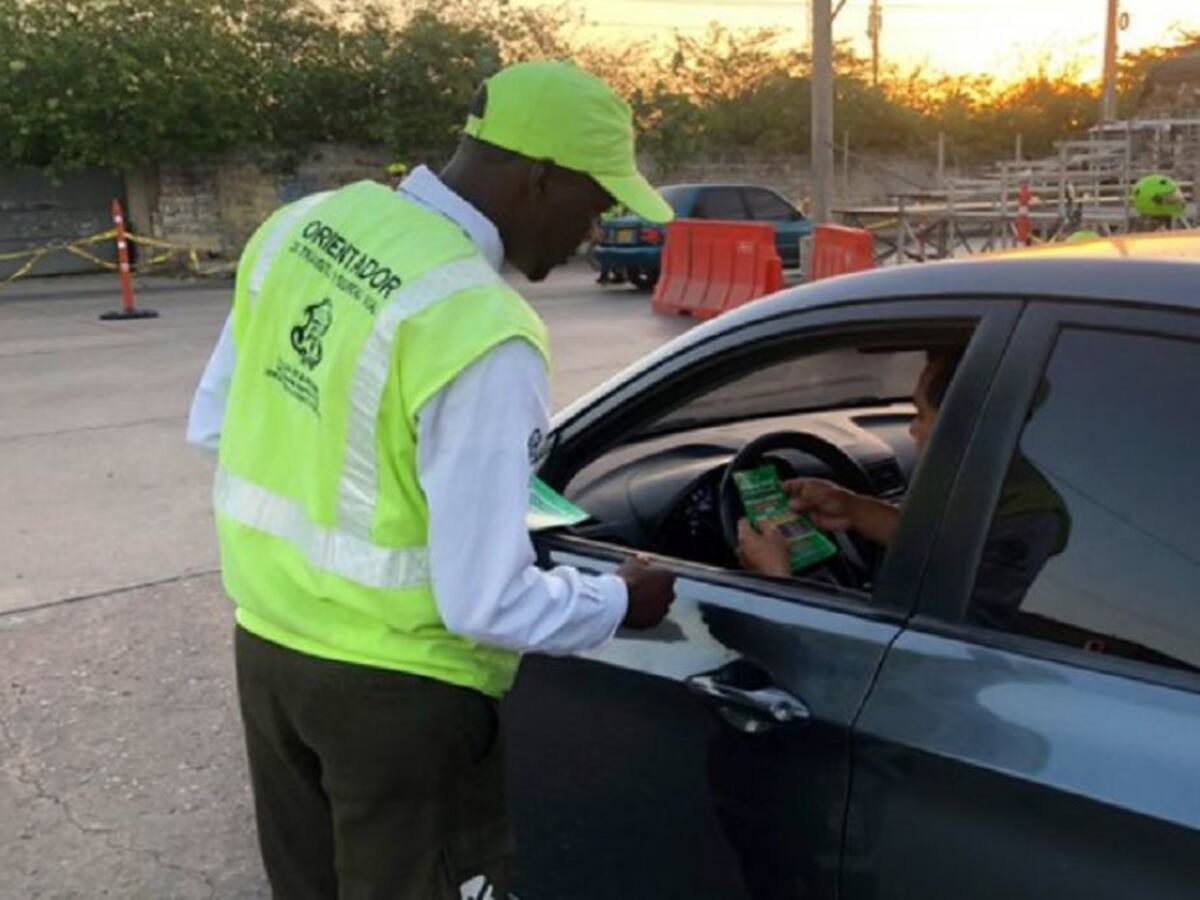 25 "distraídos" en el primer día del Pico y Placa en la vía 40