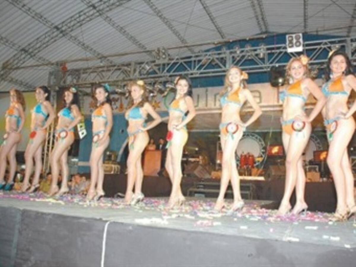 Festival taurino en trajes de baño en la Feria de Manizales