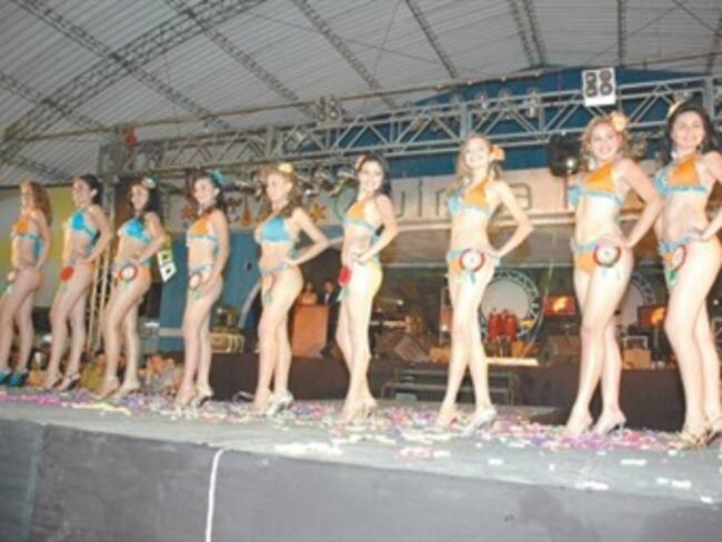 Festival taurino en trajes de baño en la Feria de Manizales