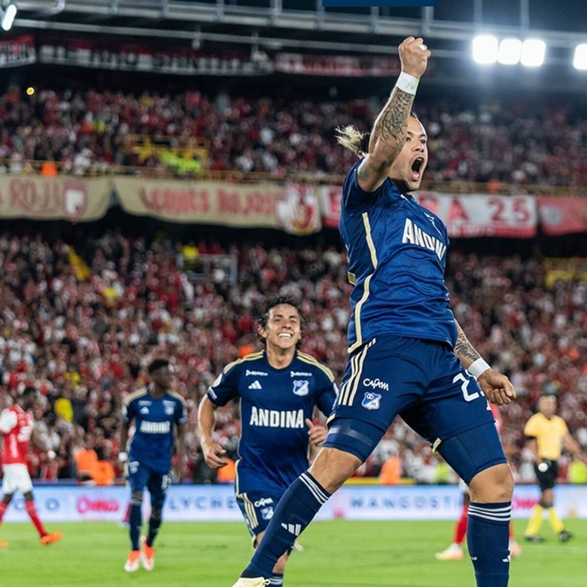 Millonarios pinta el clásico bogotano de azul y se acerca a la clasificación