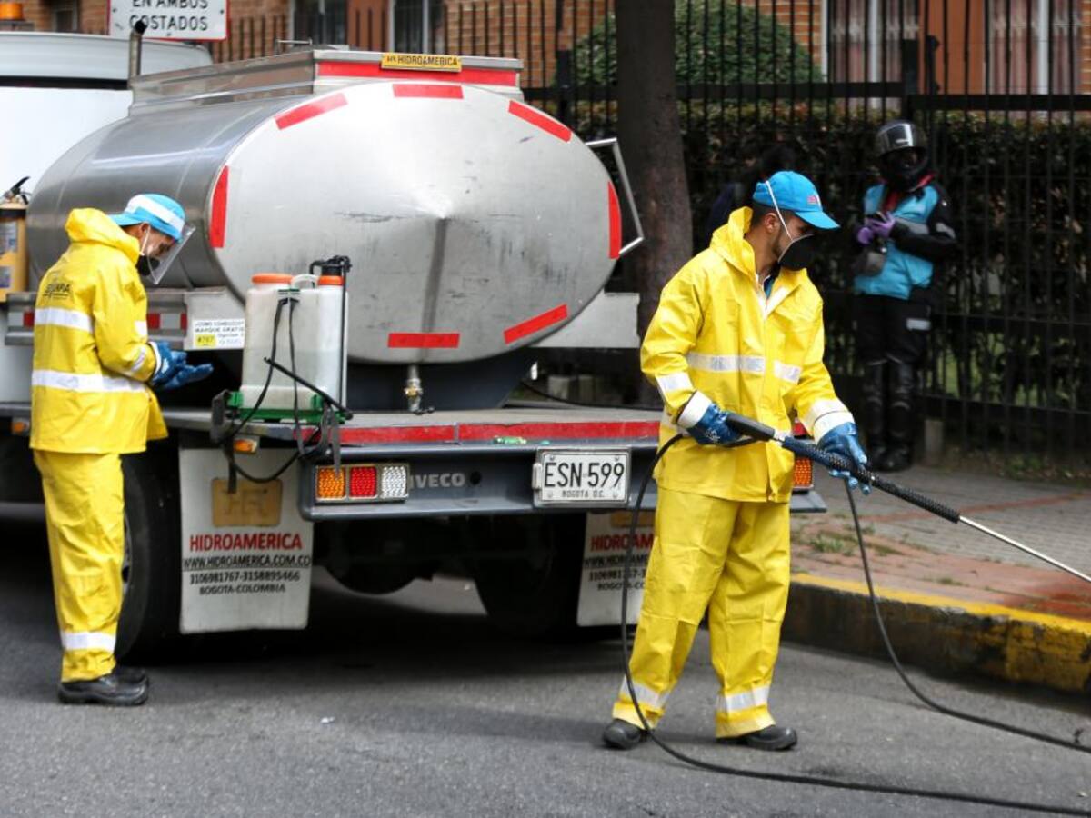 OMS dice que fumigar calles con desinfectante no funciona y es peligroso