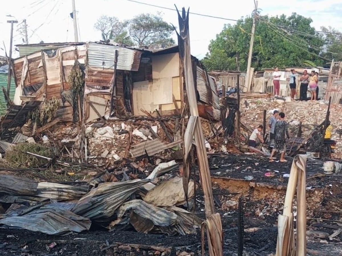 Entregan ayuda humanitaria a familias damnificadas tras incendio en barrio El Bosque de Barranquilla
