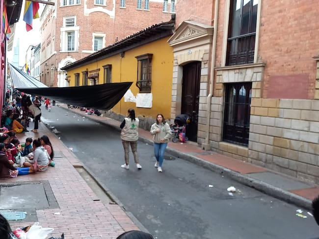 Invasión de manifestantes en una cuadra de restaurantes cerca a la Plaza de Bolívar/ Cortesía