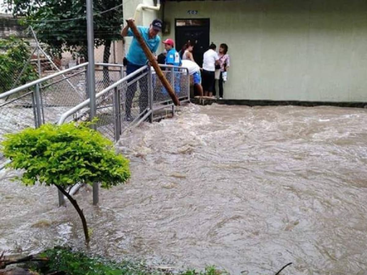Lluvias en Zarzal, Valle, inundan diez viviendas