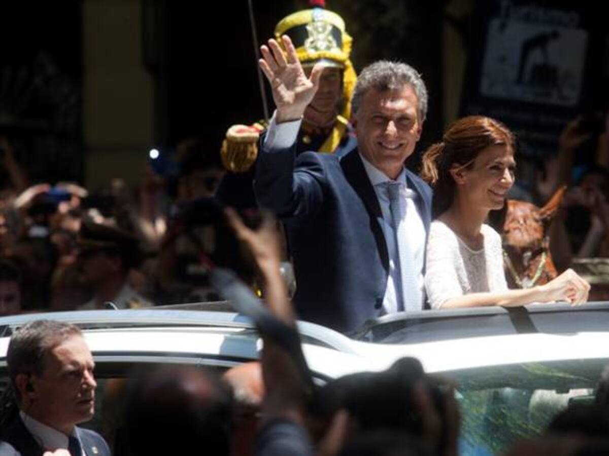 Santos se reunirá con Macri en Argentina luego de su posesión