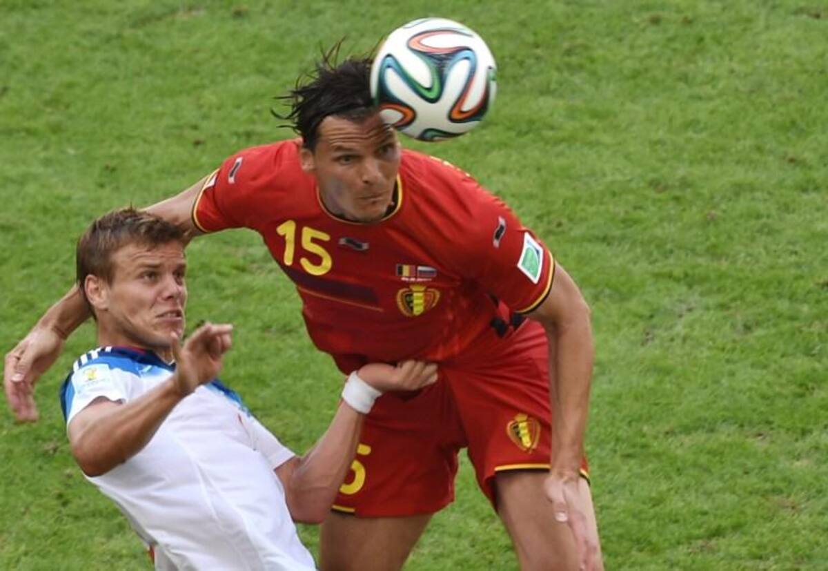 Tras un partido sin emociones, Divock Origi marcó el gol del triunfo en el minuto 87 y le dio el pase a octavos de los belgas.