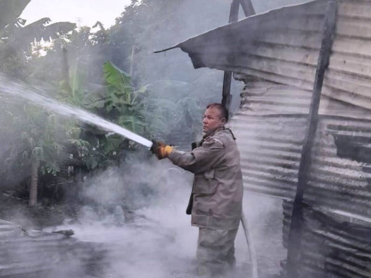 Incendio destruyó vivienda en el barrio Henequen en el sur de Cartagena