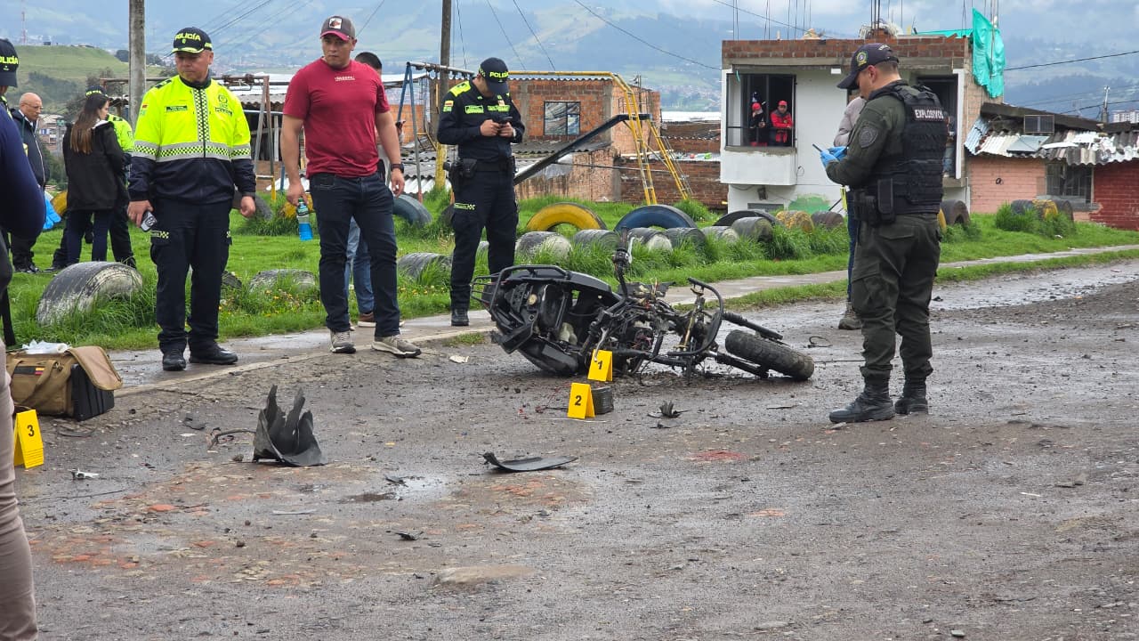 Vehículo abandonado frente a CAI en Pasto | Foto: Cortesía