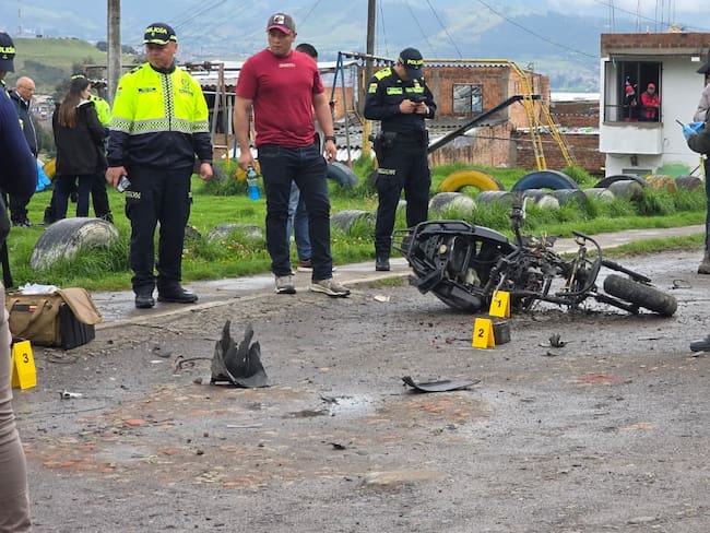 Vehículo abandonado frente a CAI en Pasto | Foto: Cortesía