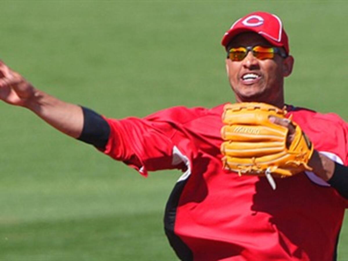 Orlando Cabrera lideró victoria de los Rojos en béisbol de Grandes Ligas