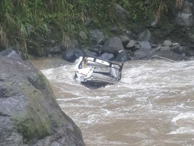Dos heridos por la caída de un vehículo al río Otún de Pereira