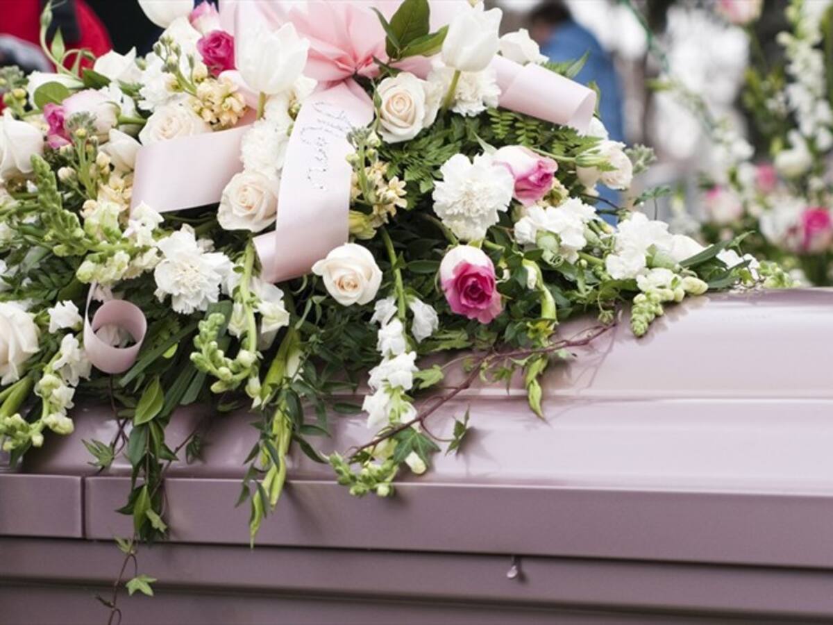 En pleno funeral aficionados miran el mundial Qatar