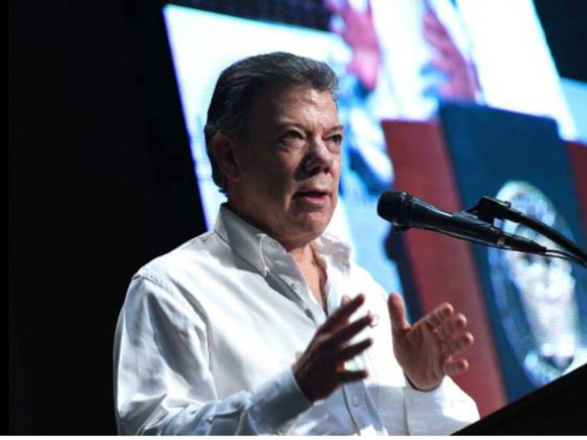 Bacrim no ocuparán espacios que dejen las Farc: Presidente