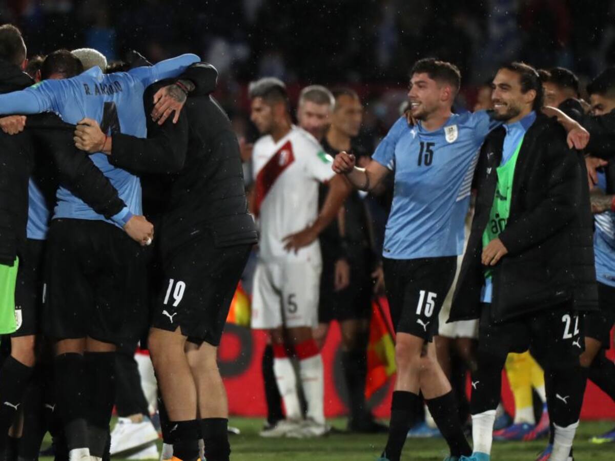 Uruguay clasifica al Mundial con polémica incluida en su victoria ante Perú