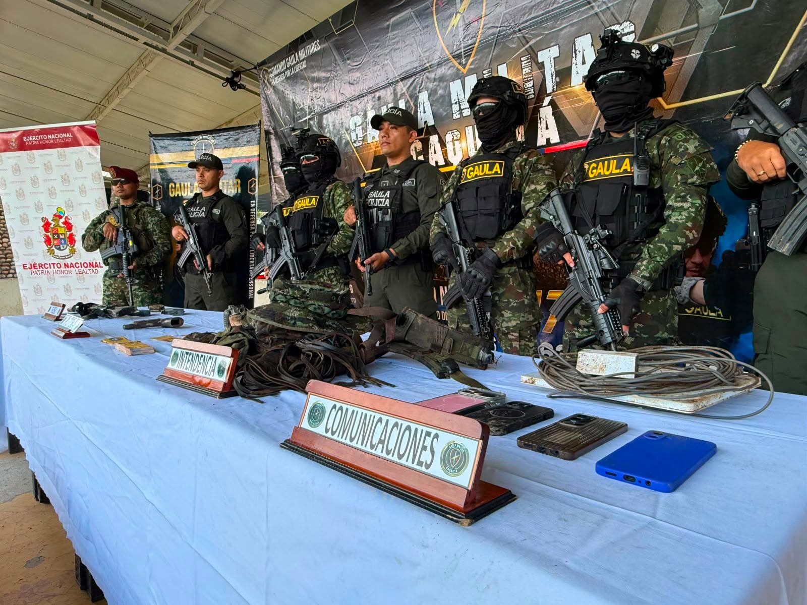 Incautaron un fusil AK-47, una pistola, munición, celulares . Foto Ejercito Caquetá.