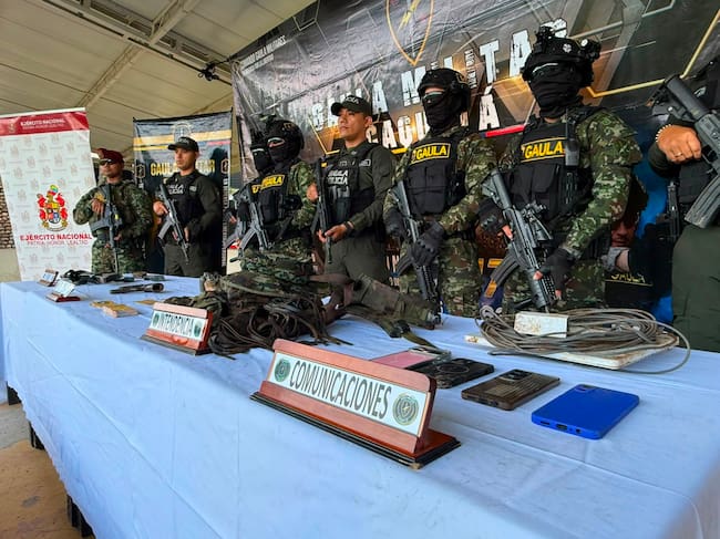 Incautaron un fusil AK-47, una pistola, munición, celulares . Foto Ejercito Caquetá.