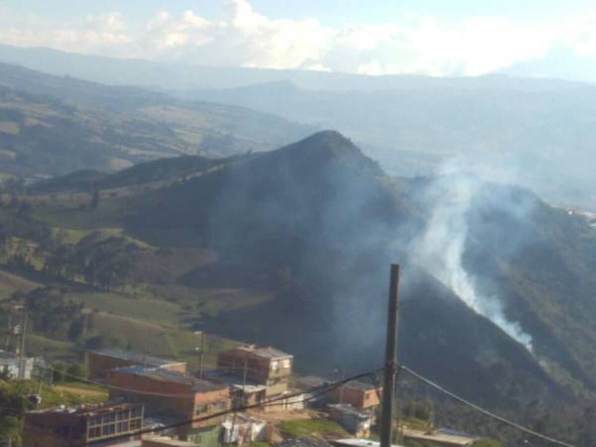 Distrito evalúa reubicación de familias afectadas por incendios en el sur de Bogotá