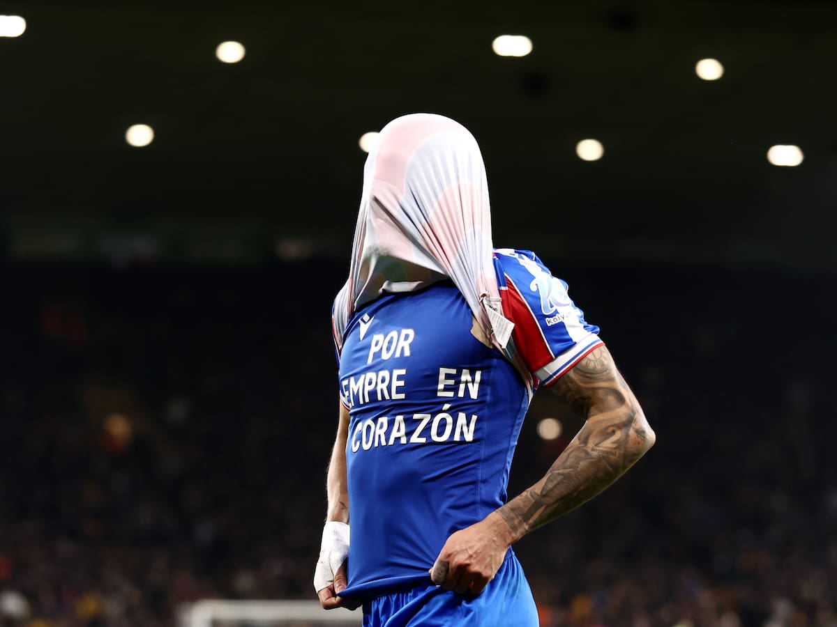 Video: Daniel Muñoz anota con el Crystal Palace y dedica el gol a su amigo fallecido