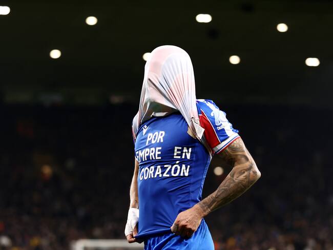 Daniel Muñoz festeja su anotación ante el Wolverhampton. (Photo by Naomi Baker/Getty Images)