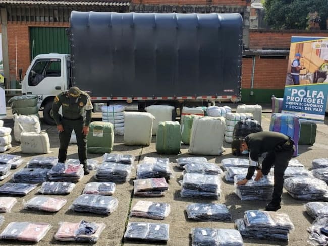 La policía incautó más de 16 mil prendas de vestir de contrabando