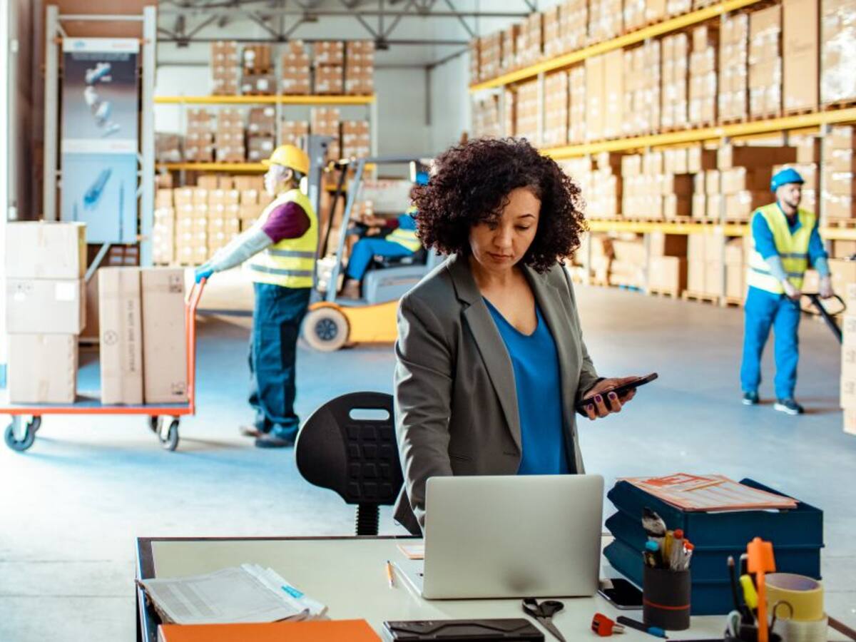 Trabajo sí hay: Se buscan auxiliares logísticos con experiencia