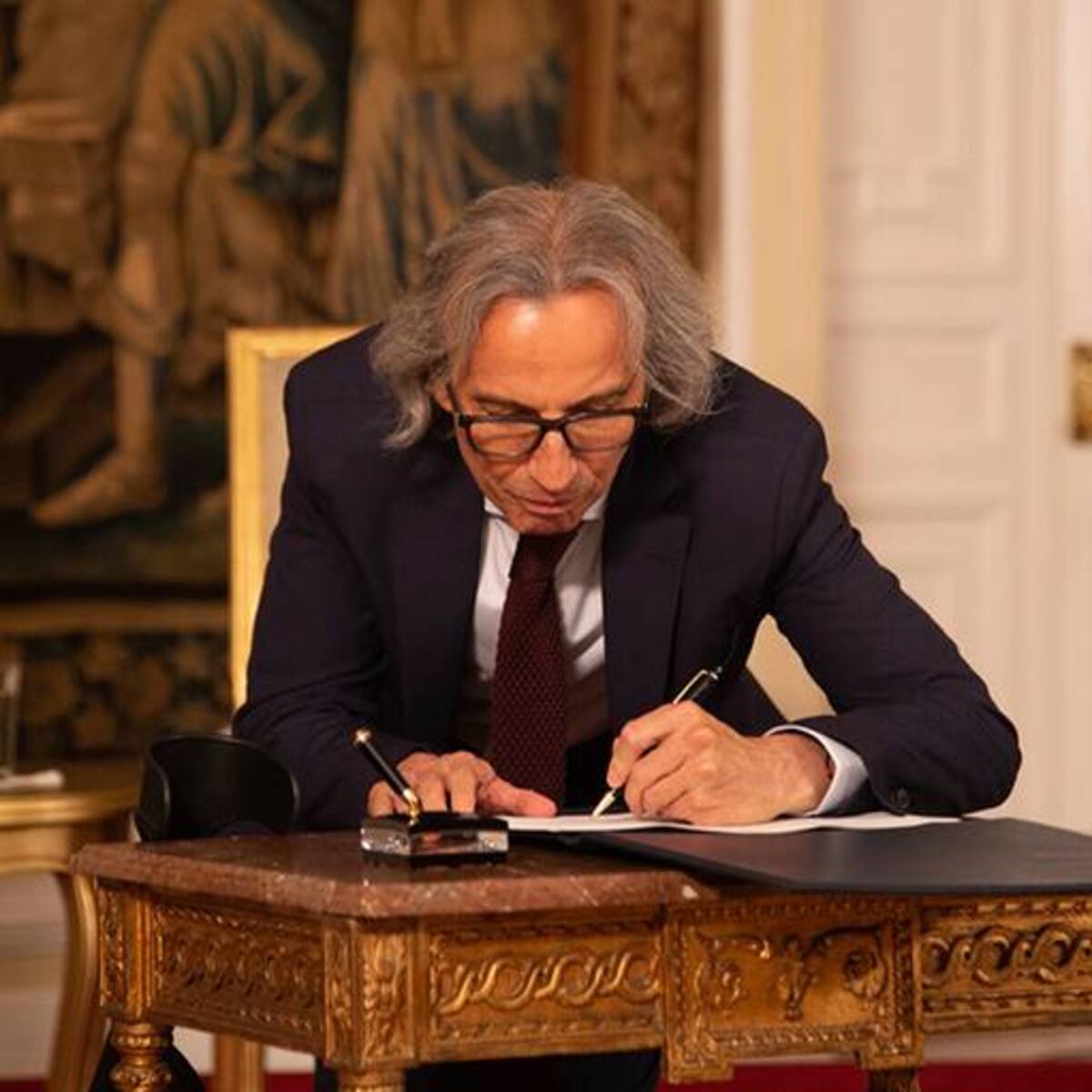 Embajador de Colombia en España declaró en Fiscalía sobre ‘Papá Pitufo’