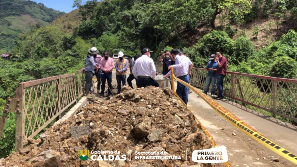 Continúa la recuperación del puente entre Salamina y Pácora