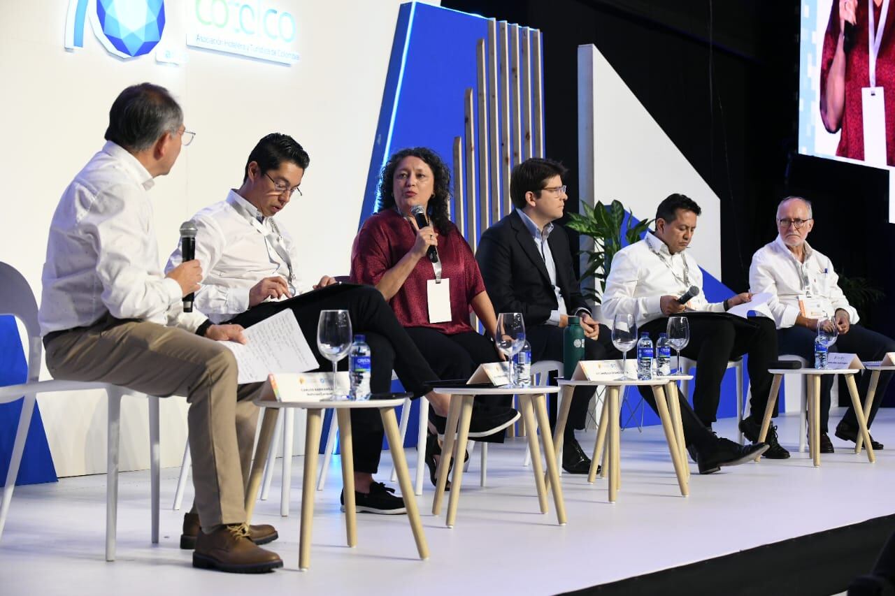 Senadores en el congreso de Cotelco - cortesía @Cotelcolombia
