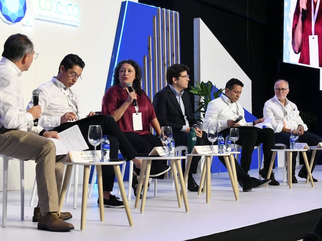 Senadores en el congreso de Cotelco - cortesía @Cotelcolombia