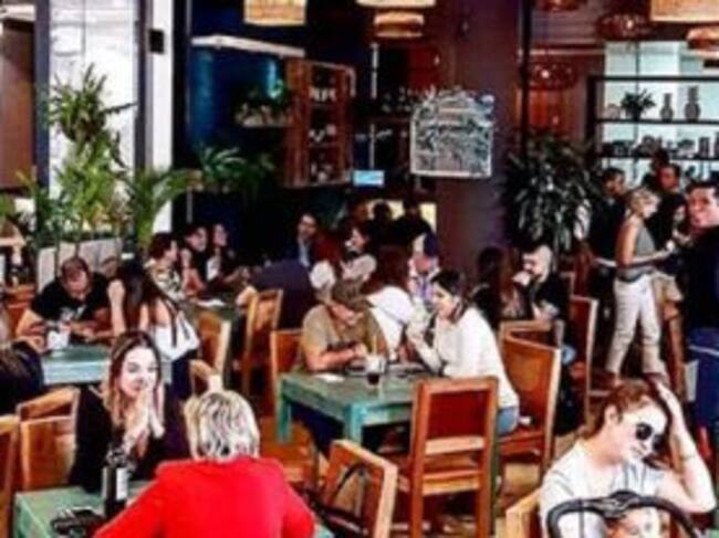 Mientras "Mar y Fuego" vuelve a recibir su clientela, hacen domicilios.