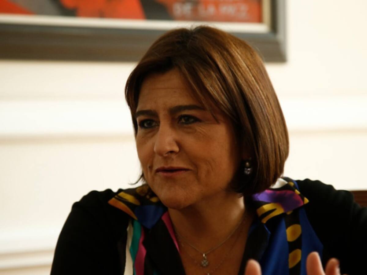 Reacciones encontradas a renuncia de María Lorena Gutiérrez