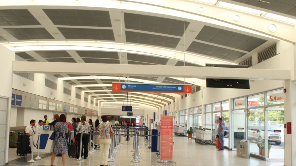 Taxistas en el aeropuerto están preocupados porque no hay policías