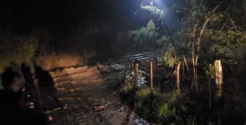 Desbordamiento de las quebradas de Choachí en las veredas Curí, La Palma y Potrerogrande. Foto: Bomberos Cundinamarca.