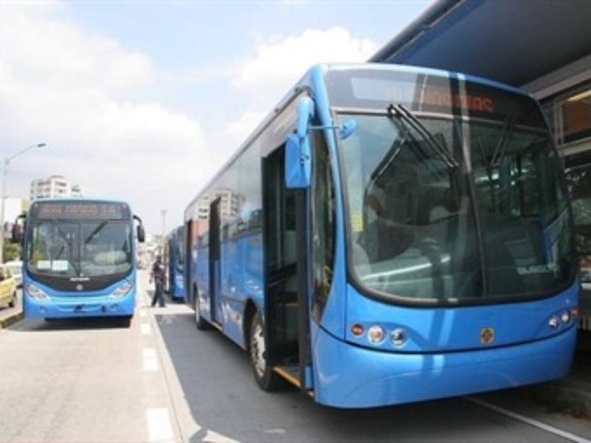 Alcalde de Cali pedirá alquilar buses de Transmilenio para el MÍO