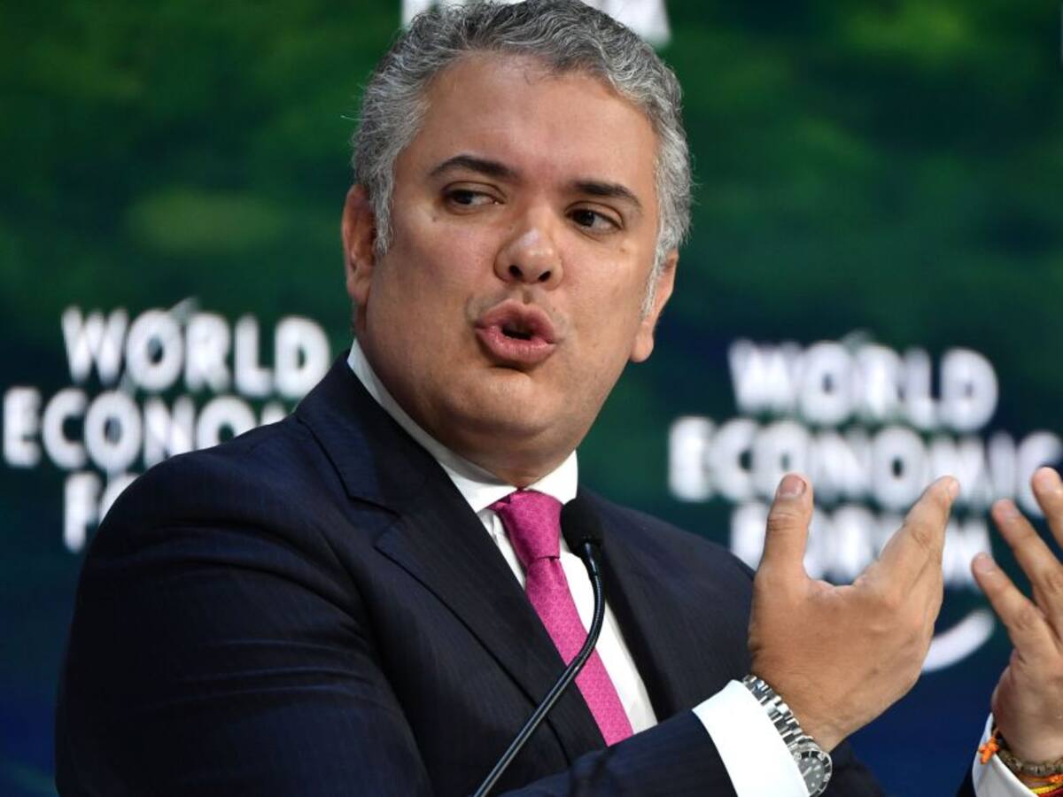 Duque plantea “homologación de cupos” frente a controversia por salida Uber