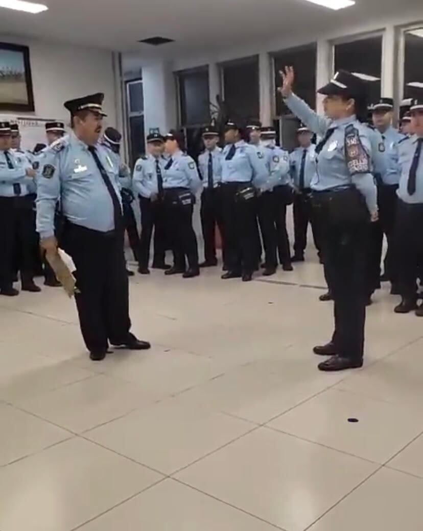 La agente de tránsito denunció presunto acoso sexual y laboral delante de sus compañeros de trabajo. Foto: Denuncias Antioquia.