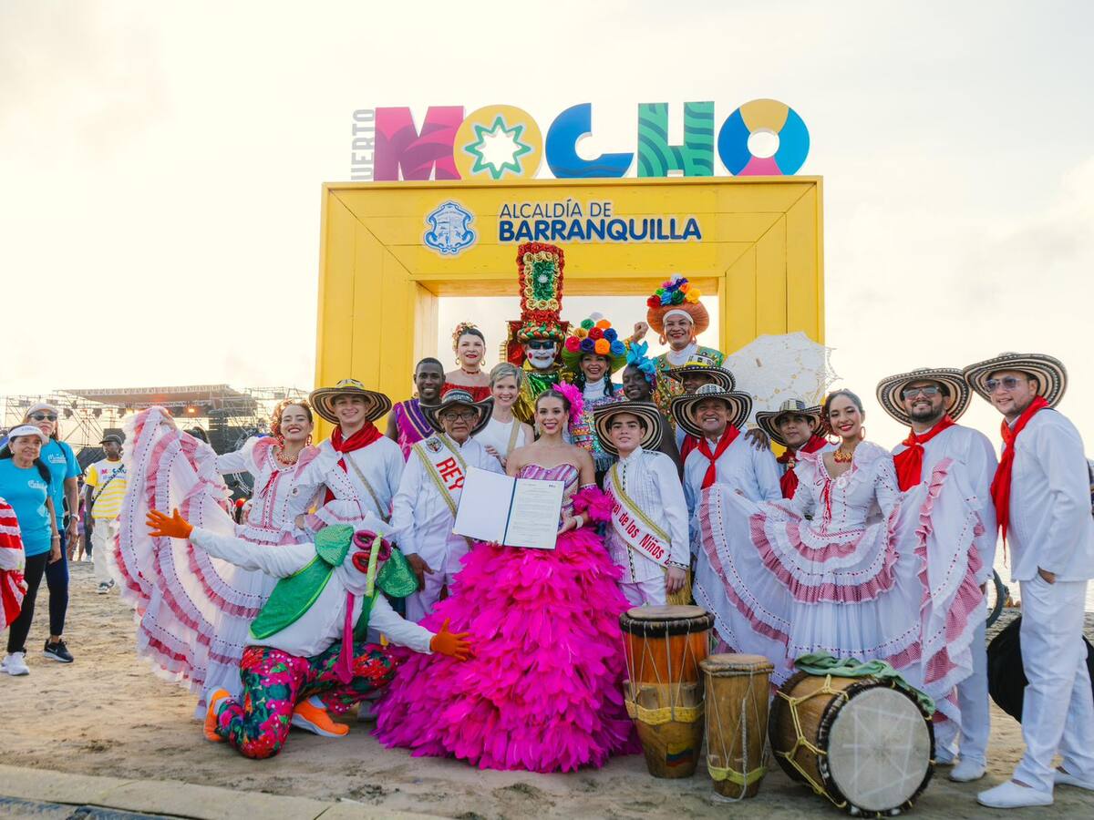 Tatiana Angulo Fernández de Castro recibe decreto como Reina del Carnaval 2025