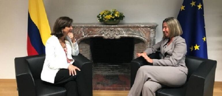 María Angela Holguín y Federica Mogherini.