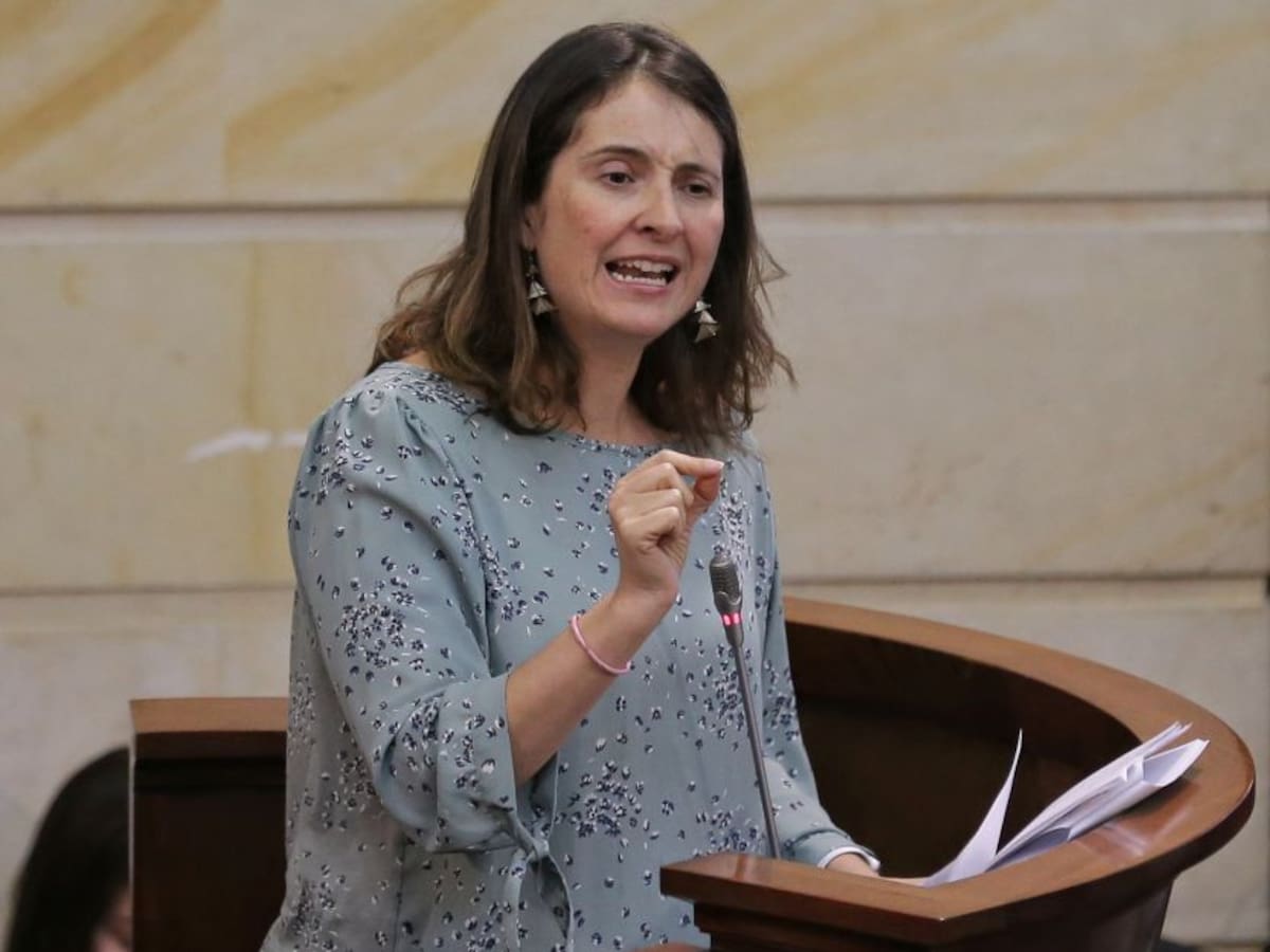 Valencia: Si solo Zuluaga lleva las banderas del partido, que nos expulsen