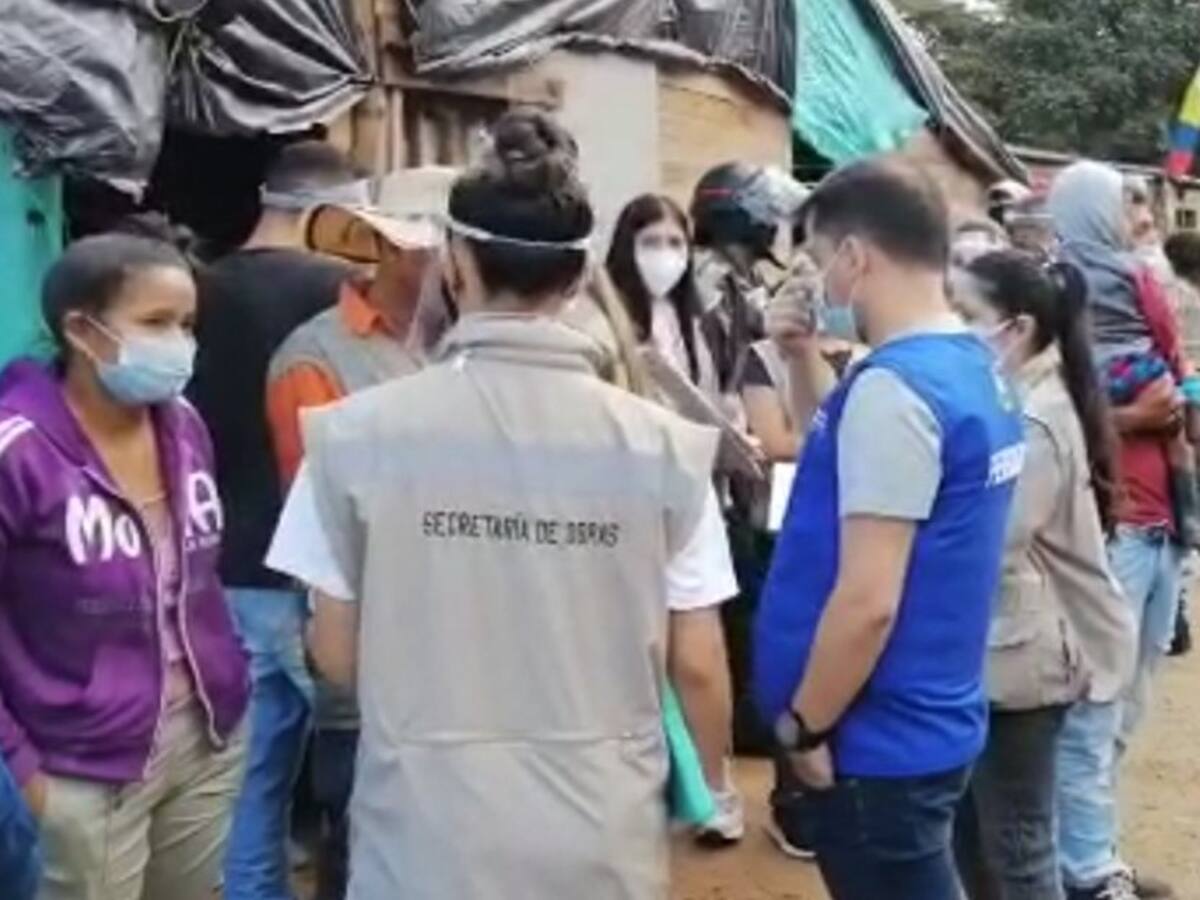 45 familias fueron desalojadas de un asentamiento cerca al río Medellín