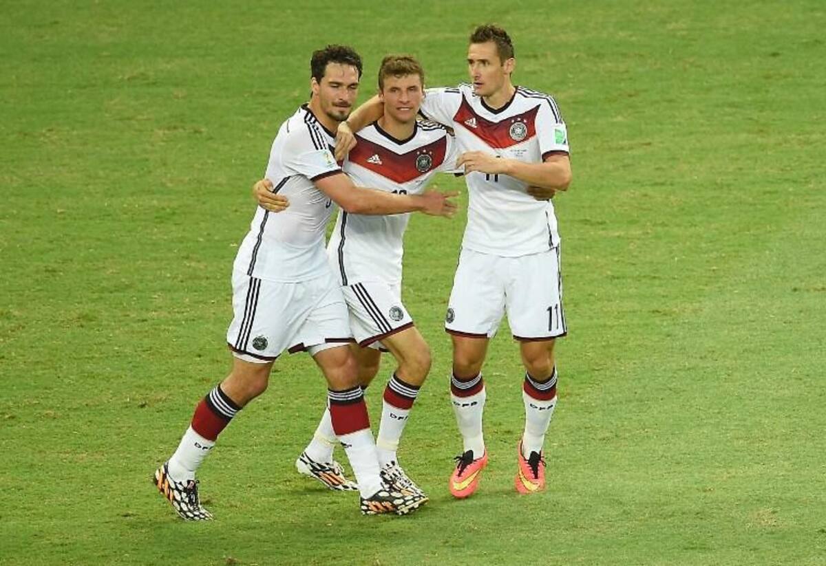 Los goles teutones fueron de Gotze y Klose que empató el récord de Ronaldo con 15 goles en los Mundiales. Ayew y Gyan marcaron para los africanos.