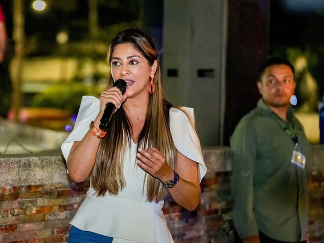 Gobernadora del Tolima visitó estación de Policía que fue hostigada por las disidencias de las Farc