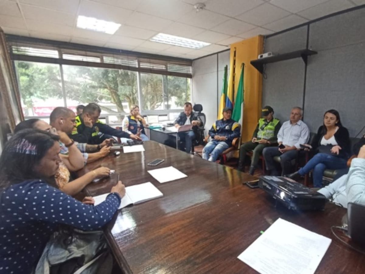 Mesas de diálogo con barras del Deportes Quindío y América para disminuir hechos de violencia