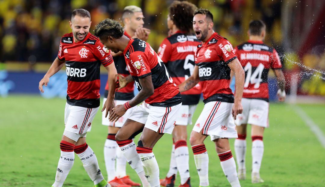 Los jugadores de Flamengo festejan el segundo gol ante el Barcelona.