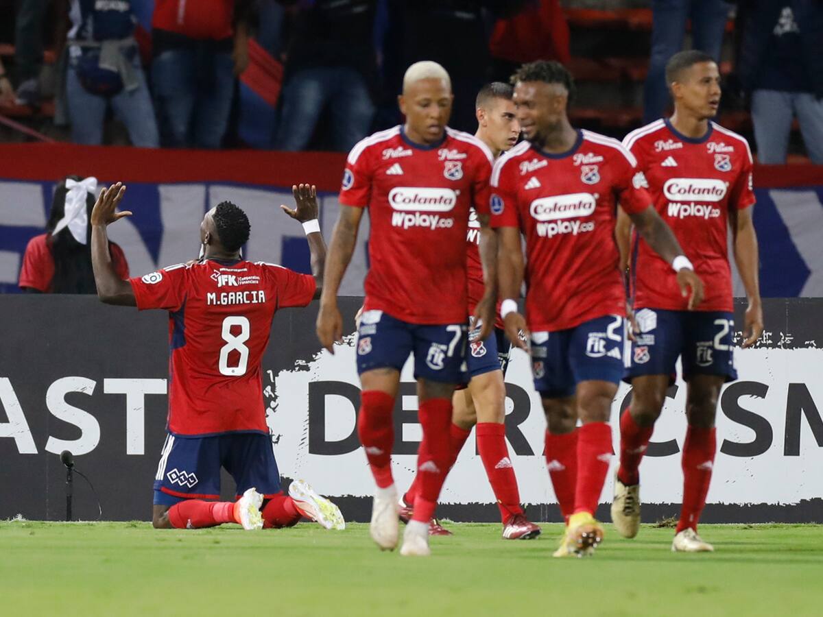 Medellín golea en casa, termina líder y avanza a los octavos de final de Copa Sudamericana