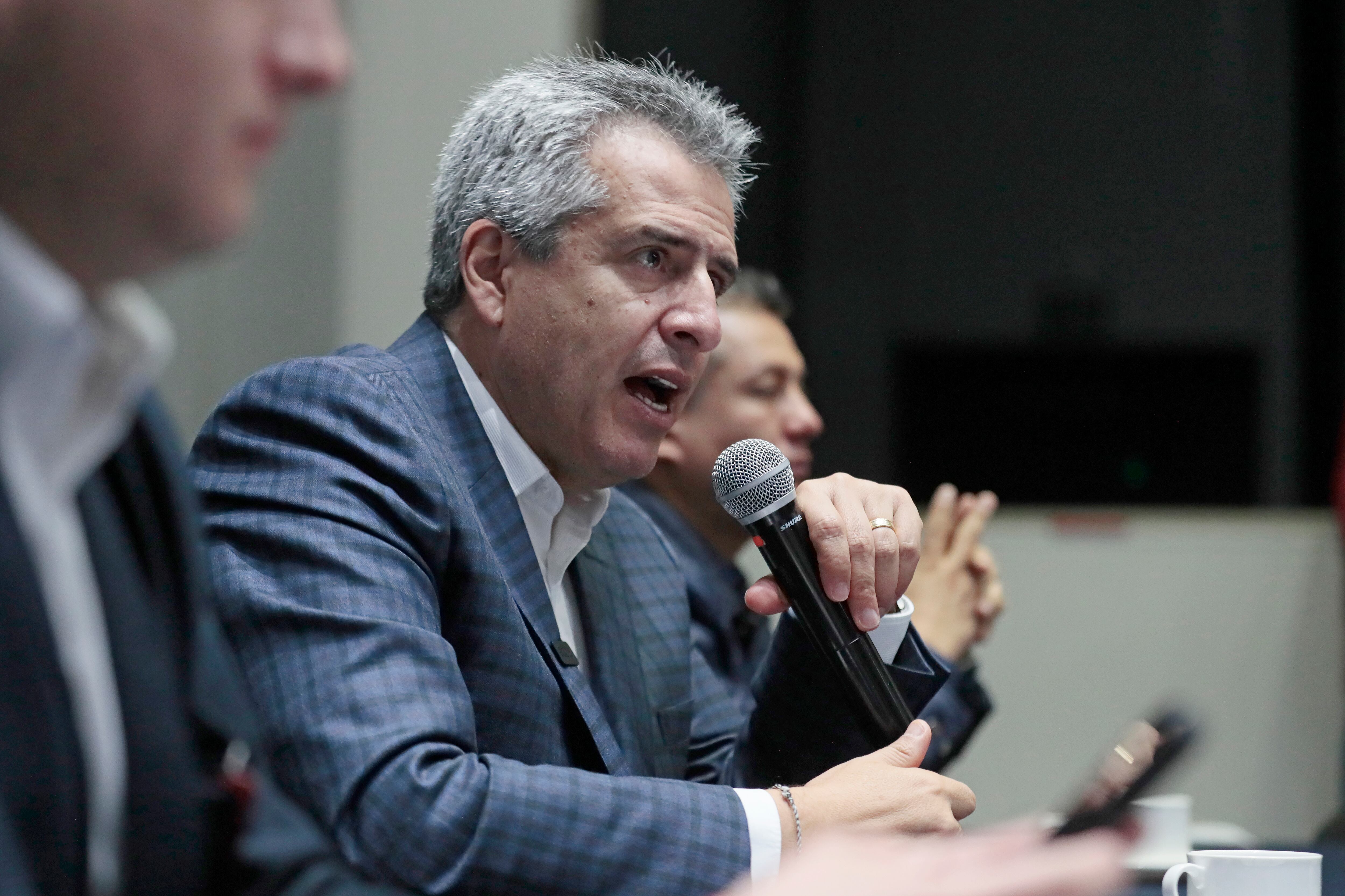 AME5677. BOGOTÁ (COLOMBIA), 21/06/2024.- El ministro del Interior de Colombia, Luis Fernando Velasco habla este viernes durante una rueda de prensa en Bogotá (Colombia). Velasco presentó este viernes a la opinión pública un balance sobre el año legislativo, para el Gobierno de Gustavo Petro y aseguró que "esta fue una legislatura exitosa". EFE/ Carlos Ortega